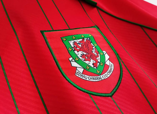 Wales 1994-1996 Retro Home Men's Football Shirt Red