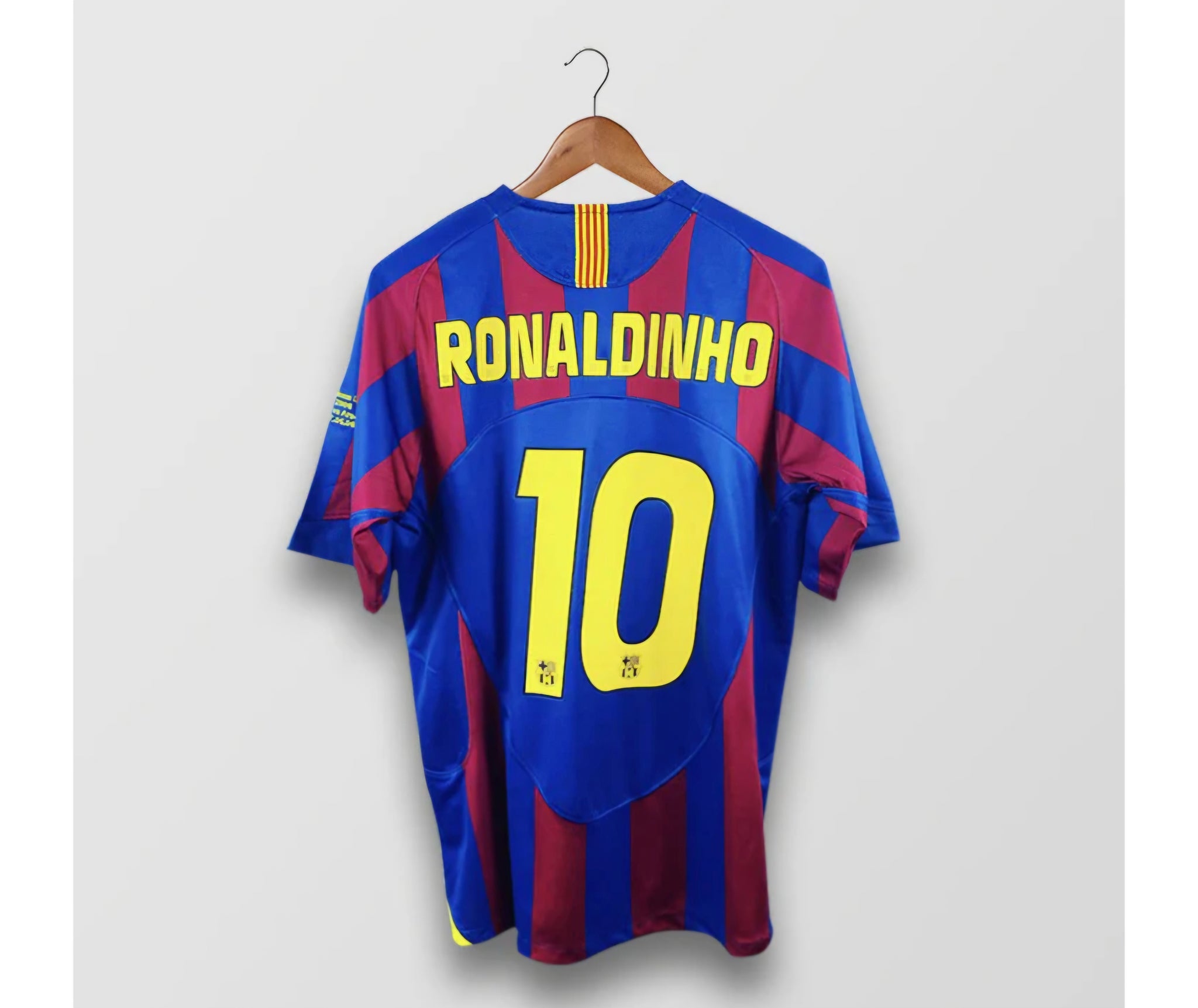 Barcelona 2005-2006 Retro Home Men's Football Shirt Ronaldinho 10 Print